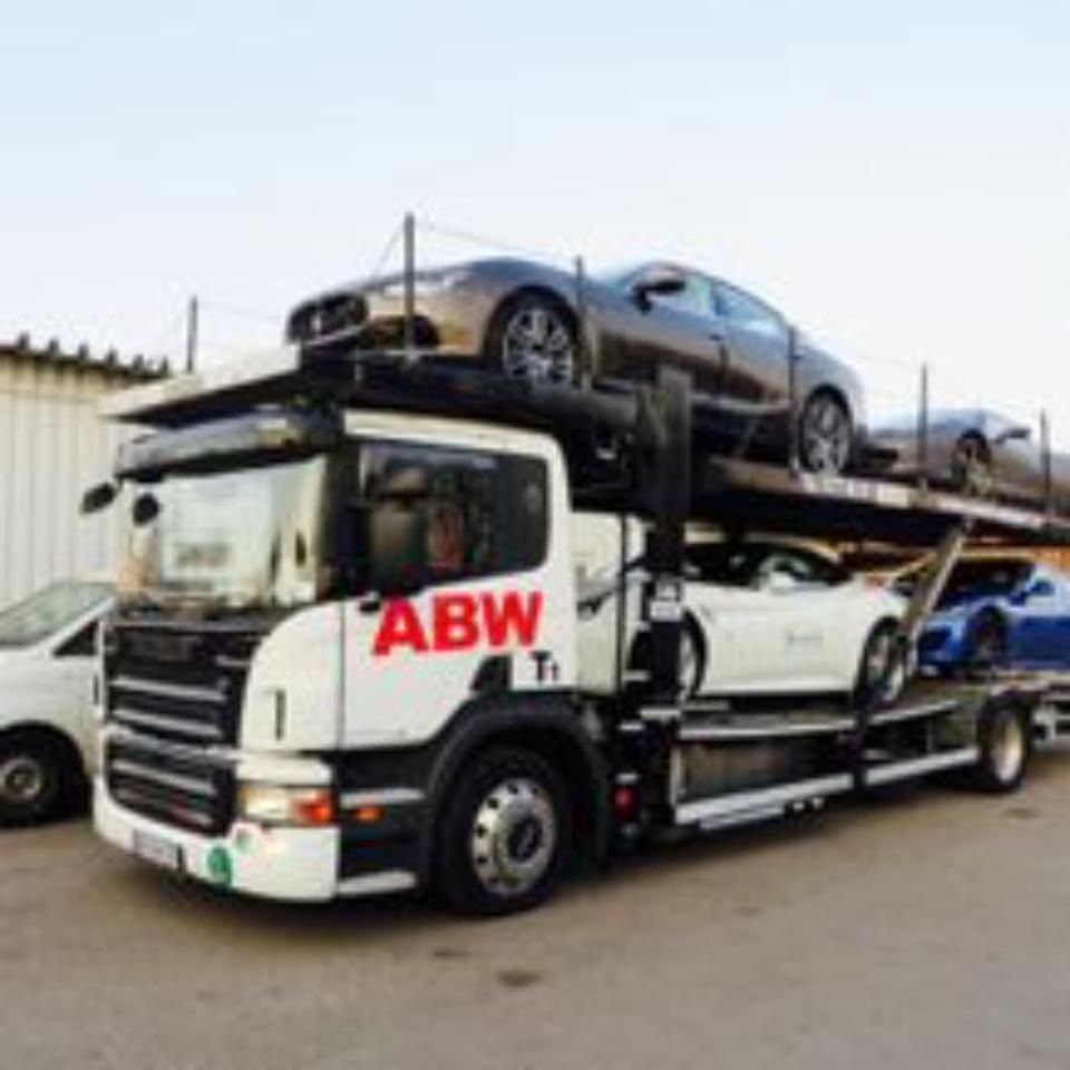 Autos werden von der T1 ABW Abschleppdienst GmbH transportiert